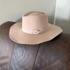 Serra Elegant Beige Women's Hat
